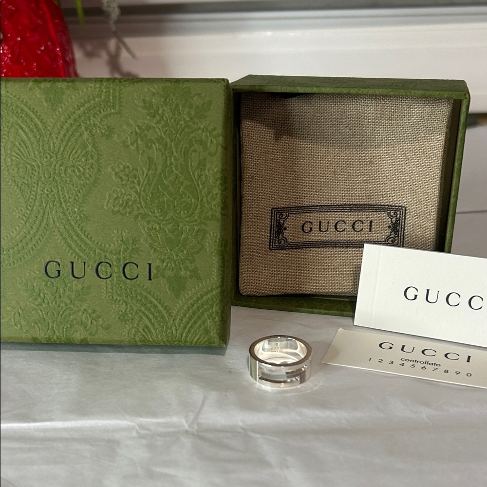 Gucci silver ring size 6 brand new with box, & dust bag